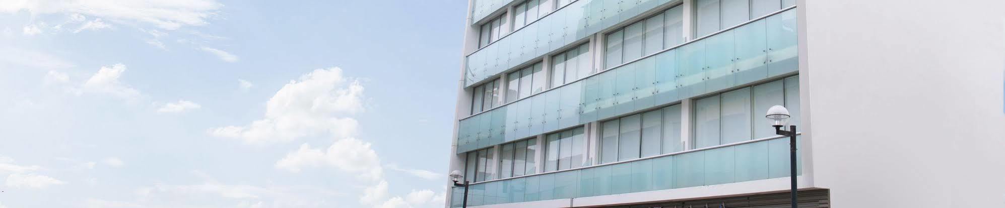 Sunec Hotel 치클라요 외부 사진