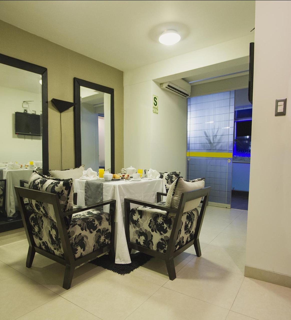 Sunec Hotel 치클라요 외부 사진